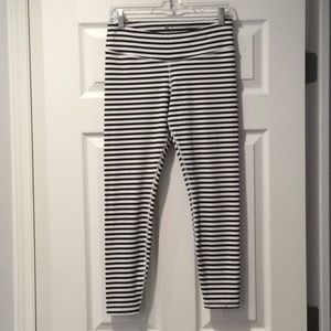 Reebok Ankle Length Workout Pants Size M